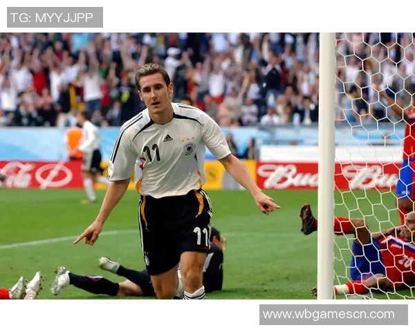 德国队足球传奇克洛泽的辉煌职业生涯与不朽进球瞬间回顾
